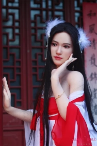 上品なアジアン美女等身大ドール