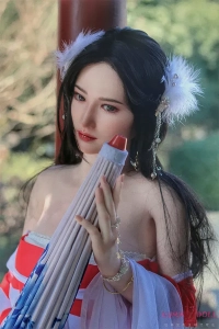 漢服姿が美しいアダルトダッチワイフ