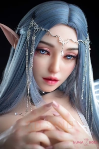青い瞳が魅力のファンタジー系リアルドール