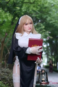 聖書を抱く姿が印象的な159cm Gカップセクシーラブドール
