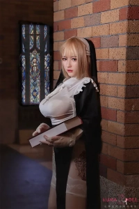 修道女衣装が似合う美しいリアルドール