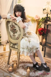 美しいロリータドレス姿のフルシリコン製リアルドール