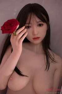 濡れた肌が艶めくセックス人形