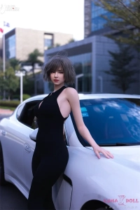 高級車が似合うショートヘア美人アダルトドール