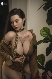 落ち着いた美しさを放つ164cmリアルラブドール