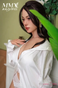 柔らかな肌質が魅力の等身大セックスドール