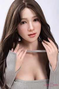 リアルな美人ドール