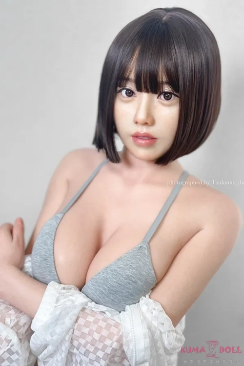 カジュアルルームウェア姿の等身大ドール