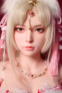 フルシリコン製で滑らかな肌質のドール