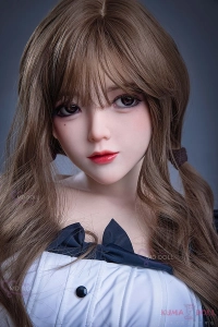 美しい瞳が印象的なセックス人形