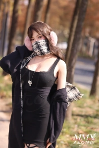 秋風に映える 小橘子 黒ワンピ 美バスト エッチ人形