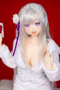 銀髪エミリヤ風ラブドール ルームウェア姿
