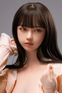 柔らかな黒髪が魅力のアダルト人形