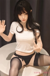 白トップスと黒ストッキングのクール女子ラブドール