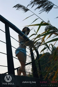 引き締まったウエストが魅力のセックスドール