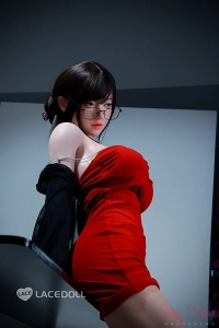 赤い包臀スカートを着用した 168cm 等身大ラブドール