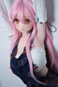 オレンジがかった赤い瞳 爆乳 ラブドール