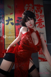 華やかな赤いチャイナドレス セックス 人形 赤木