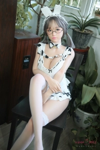 窓辺に座る メイドさん 千阳 アダルト 人形 Eカップ